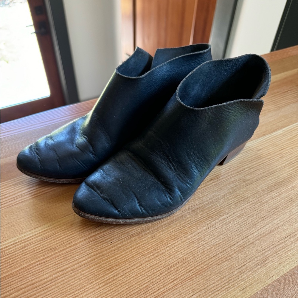 Elizabeth Suzann Terilyn booties, 36
